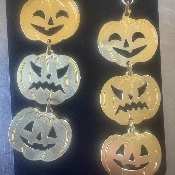 While Odin Sleeps Pumpkin Earrings~ - Picture 2 of 5